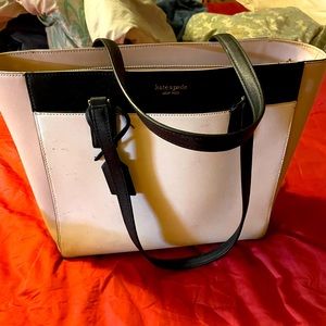 The best Kate spade bag! Very sturdy!